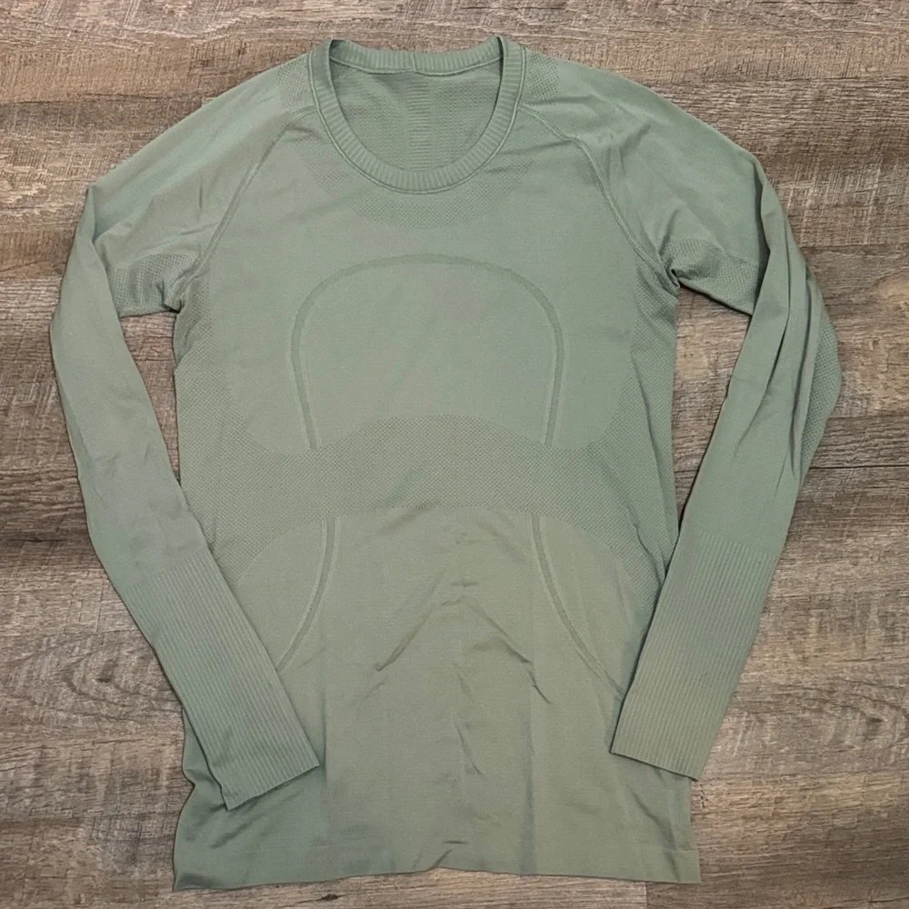 lululemon athletica Sage Swiftly Tech Longsleeve 10 - Picture 1 of 7